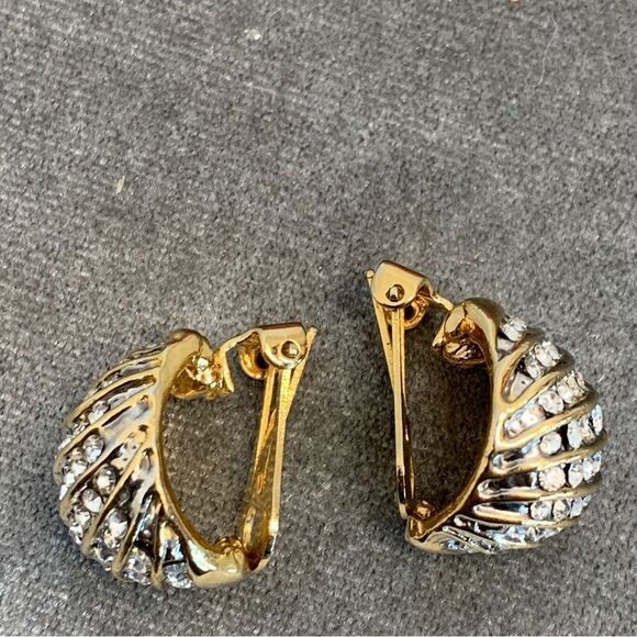 1980S gilt & crystal rhinestone chunky huggie hoop earrings by christian dior - Picture 3 of 11